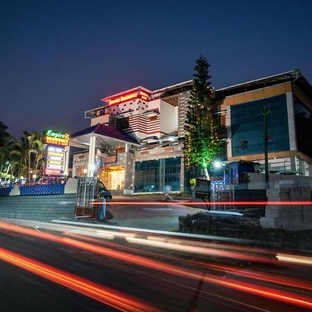 Hotel Empire Residency Tiruvalla Esterno foto