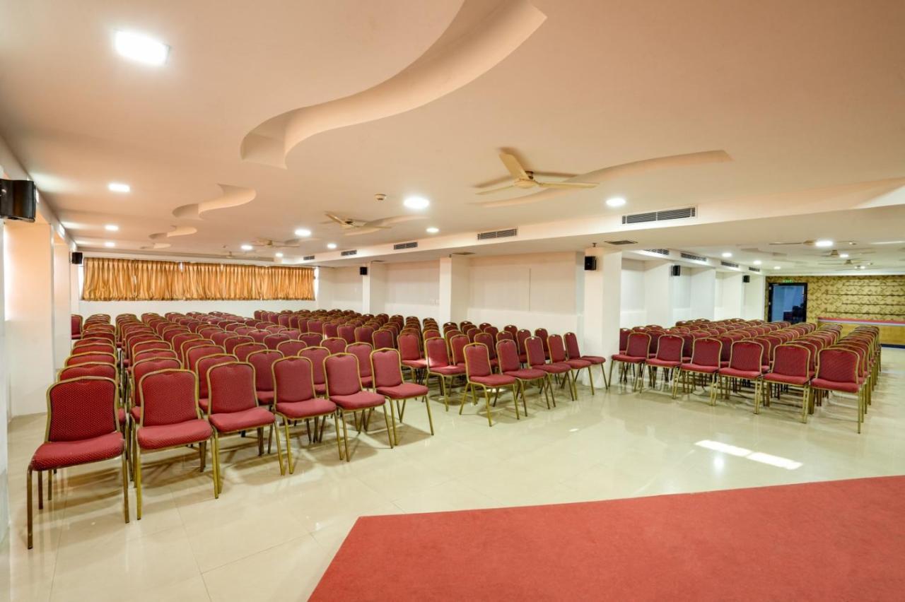 Hotel Empire Residency Tiruvalla Esterno foto