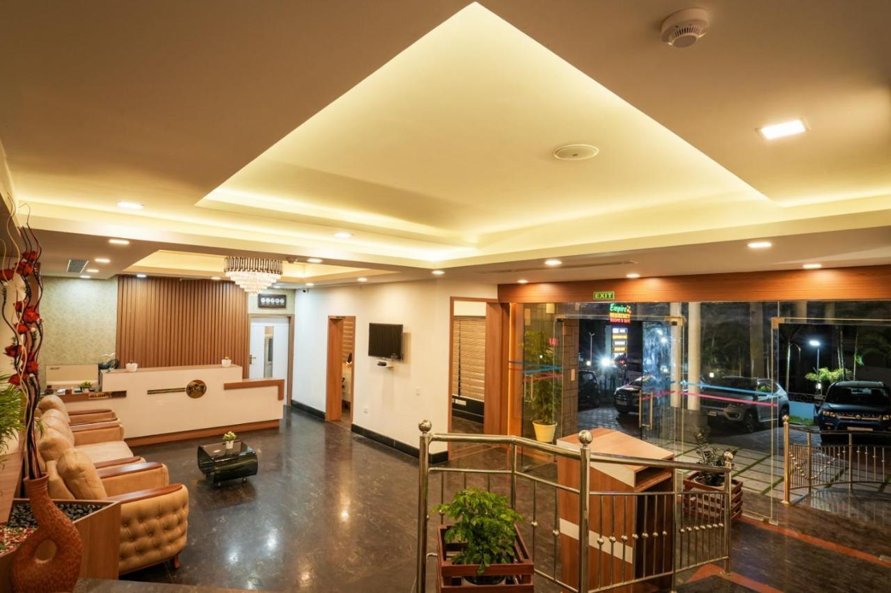 Hotel Empire Residency Tiruvalla Esterno foto