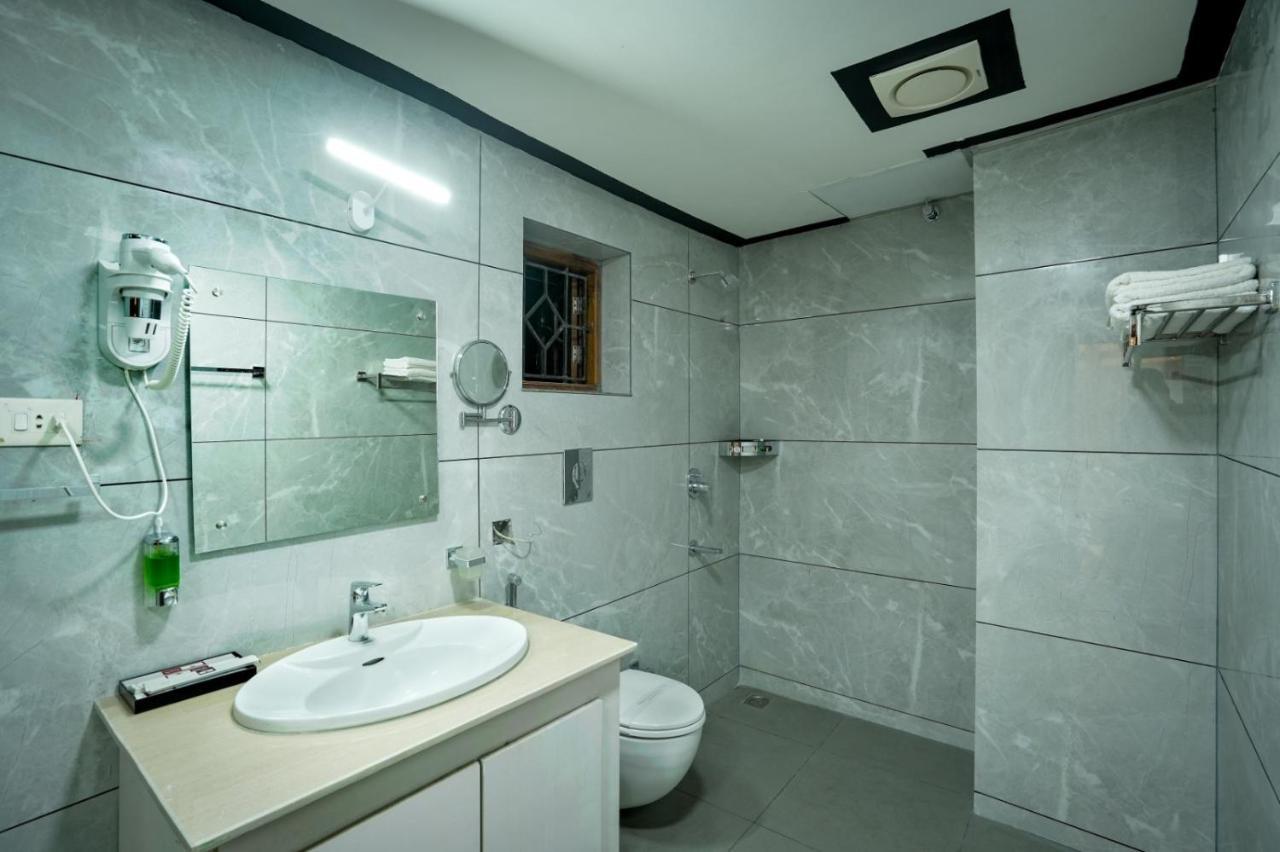 Hotel Empire Residency Tiruvalla Esterno foto