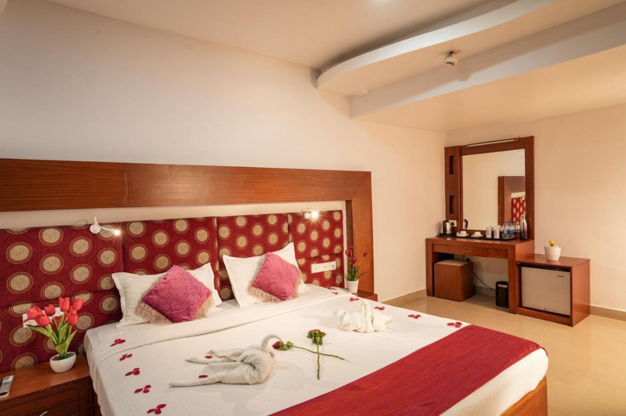 Hotel Empire Residency Tiruvalla Esterno foto
