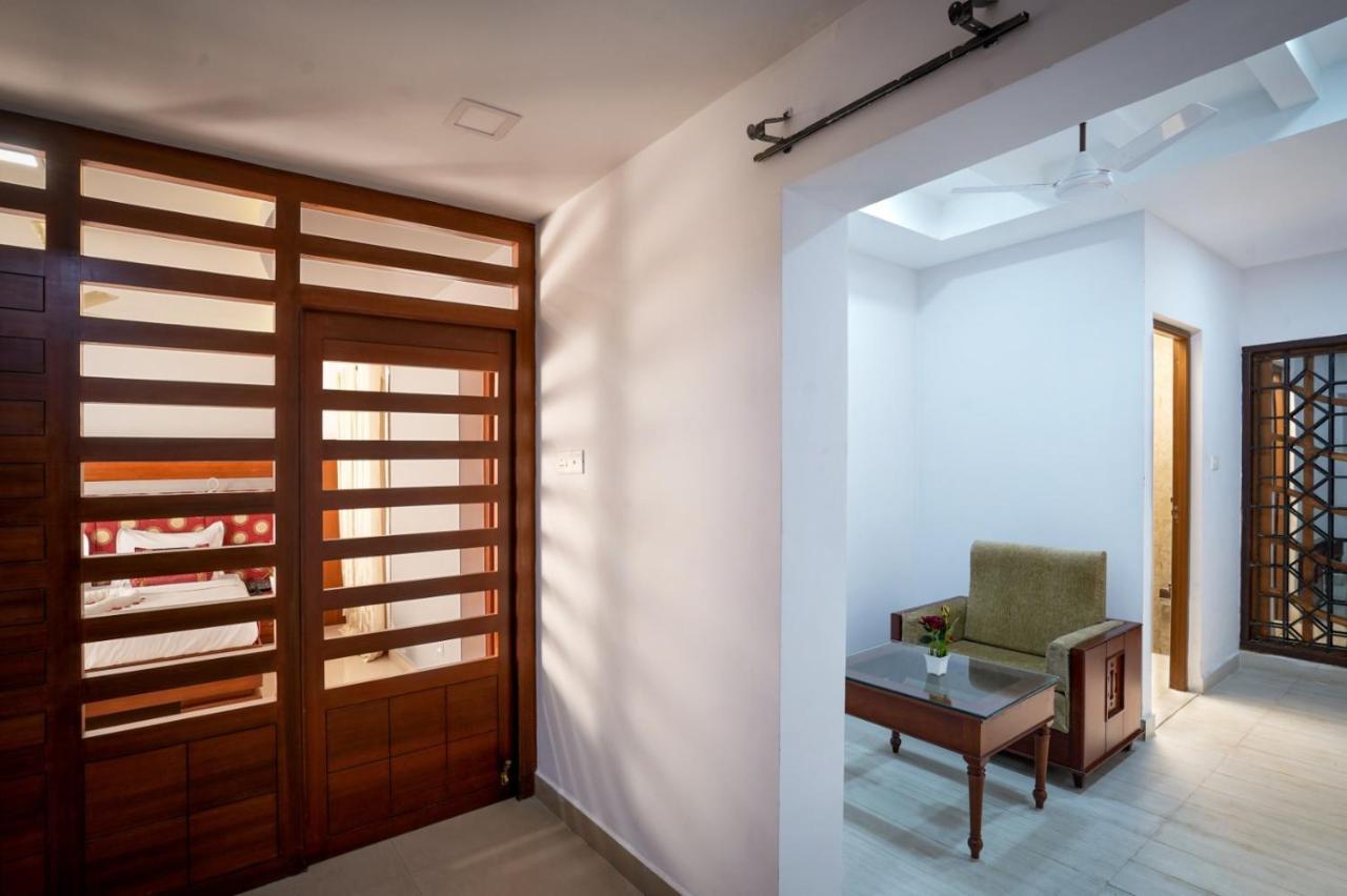 Hotel Empire Residency Tiruvalla Esterno foto
