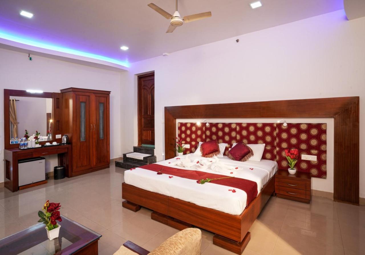 Hotel Empire Residency Tiruvalla Esterno foto