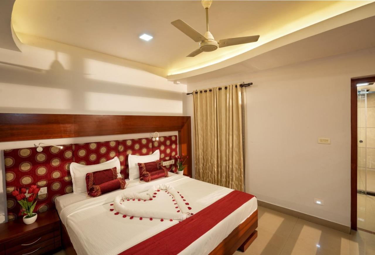 Hotel Empire Residency Tiruvalla Esterno foto