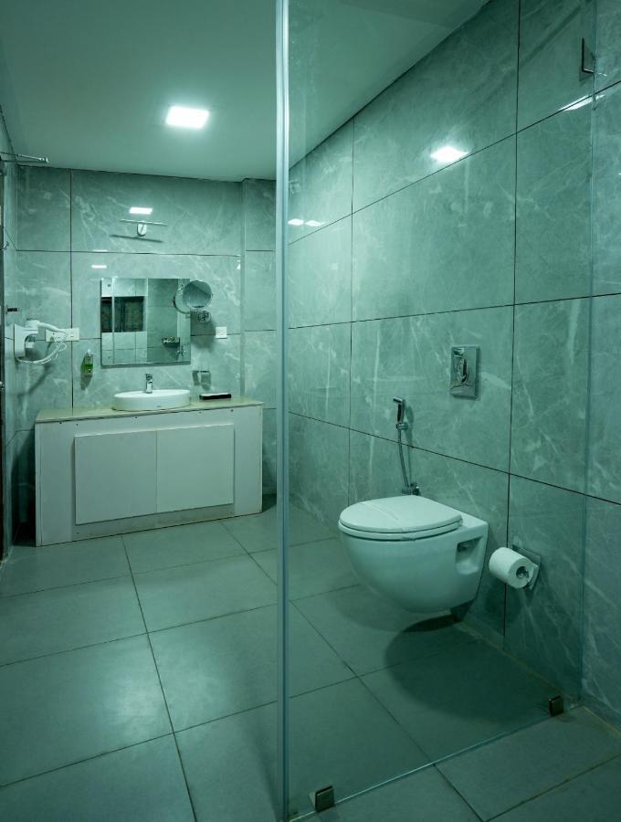 Hotel Empire Residency Tiruvalla Esterno foto