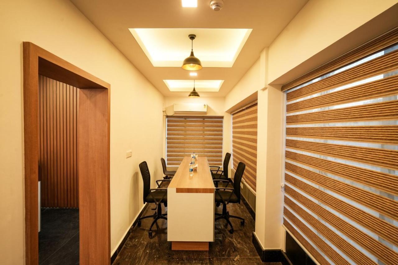 Hotel Empire Residency Tiruvalla Esterno foto