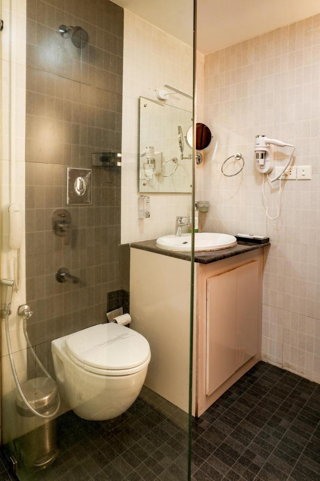 Hotel Empire Residency Tiruvalla Esterno foto