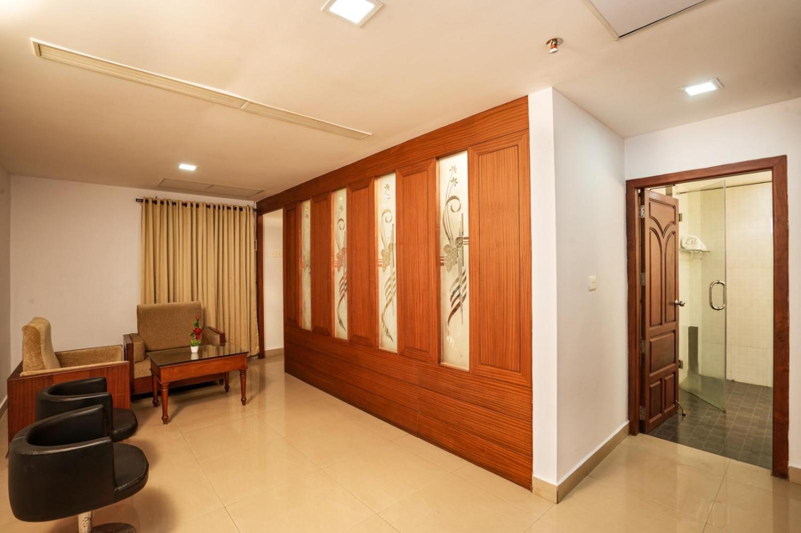 Hotel Empire Residency Tiruvalla Esterno foto