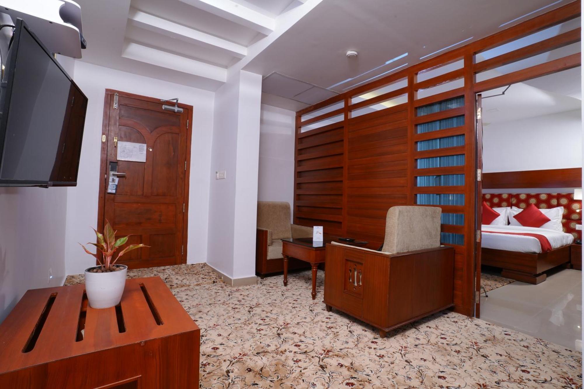 Hotel Empire Residency Tiruvalla Esterno foto