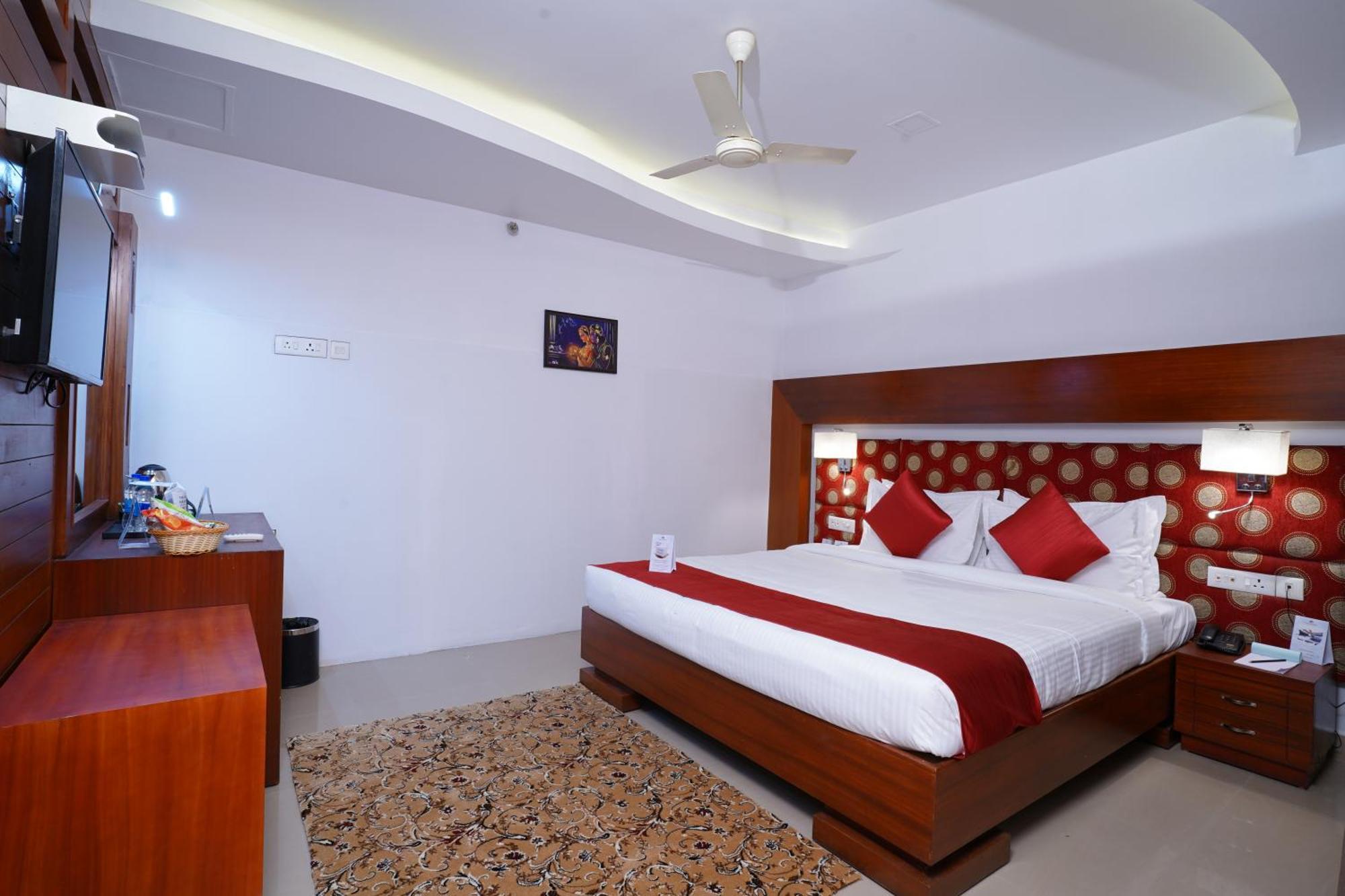Hotel Empire Residency Tiruvalla Esterno foto