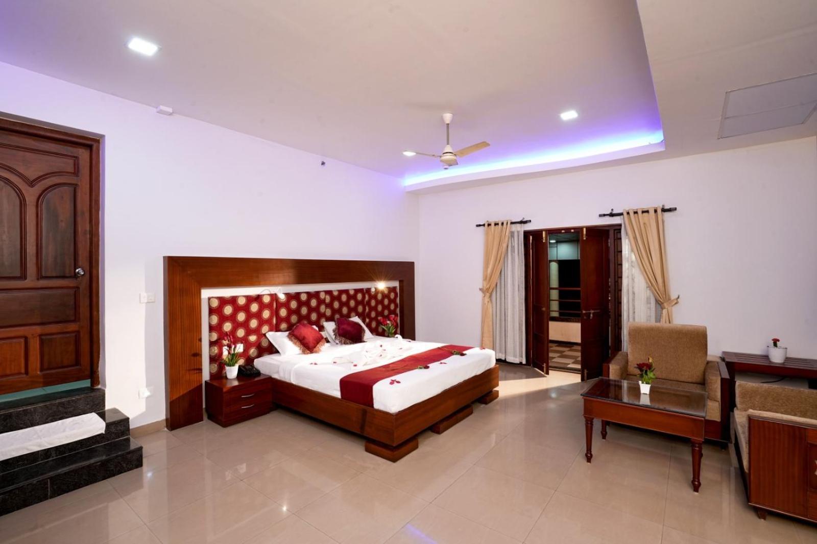 Hotel Empire Residency Tiruvalla Esterno foto